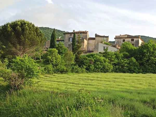 Village d'Auribeau